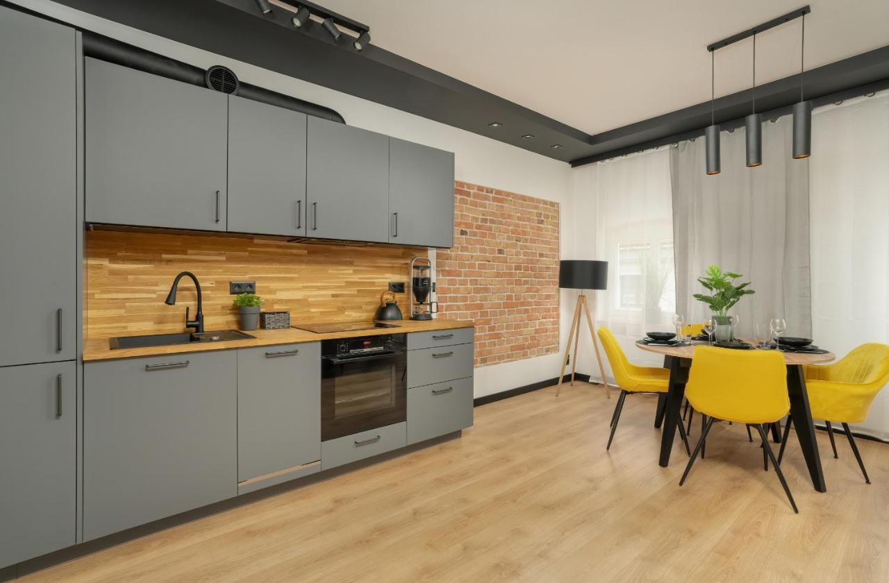 Komeda Apartment Hidden In Poznan Old Town By Noclegi Renters Exteriör bild