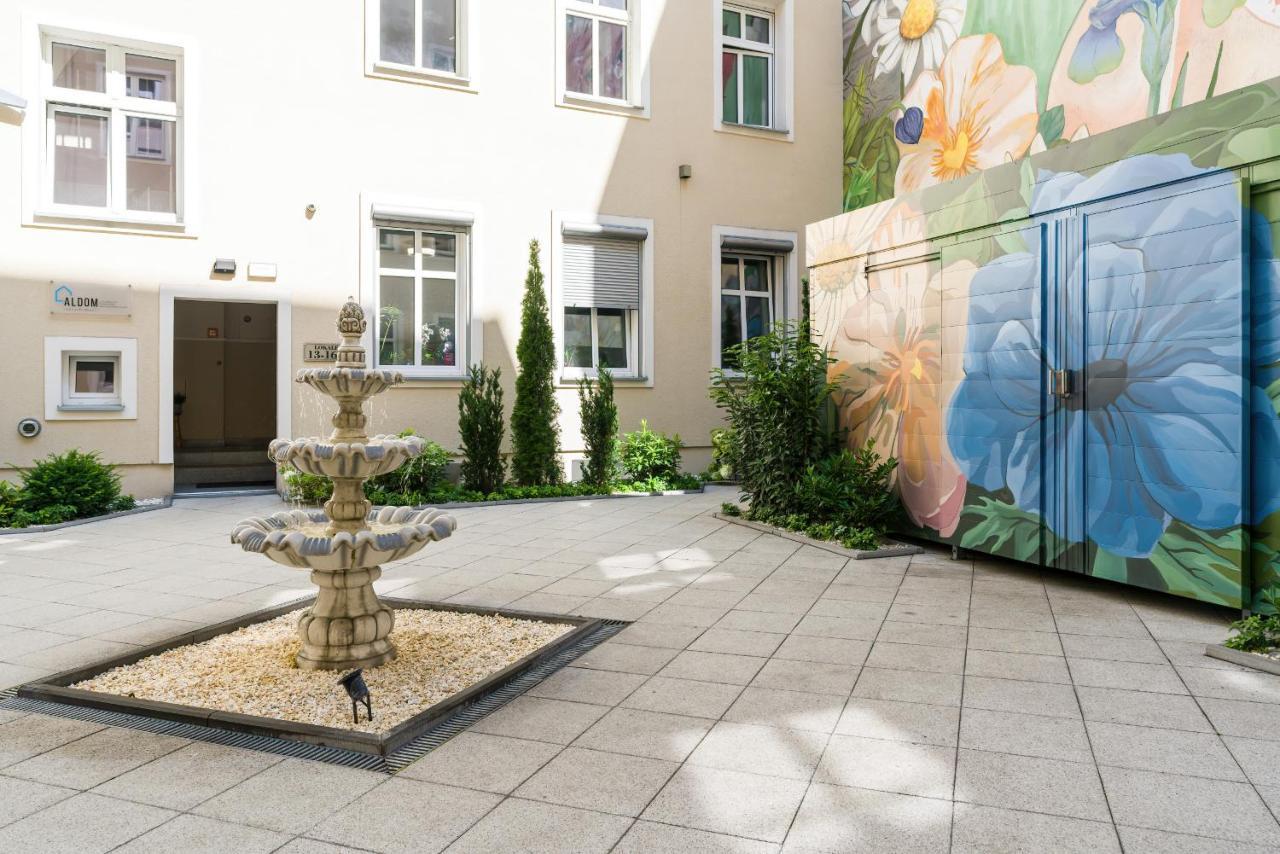 Komeda Apartment Hidden In Poznan Old Town By Noclegi Renters Exteriör bild