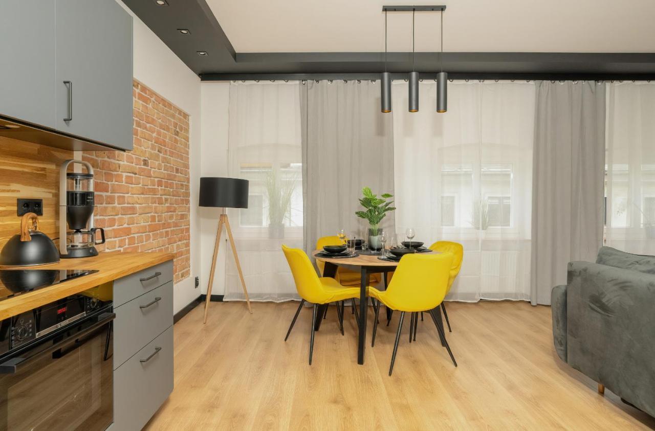 Komeda Apartment Hidden In Poznan Old Town By Noclegi Renters Exteriör bild