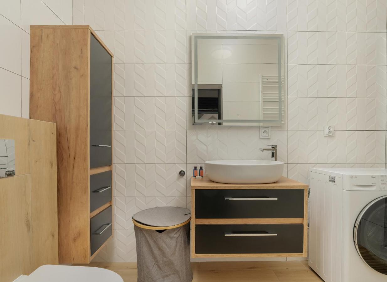Komeda Apartment Hidden In Poznan Old Town By Noclegi Renters Exteriör bild
